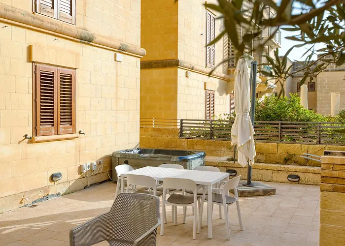 Luxury Stay With Jacuzzi, Bbq And Huge Pool