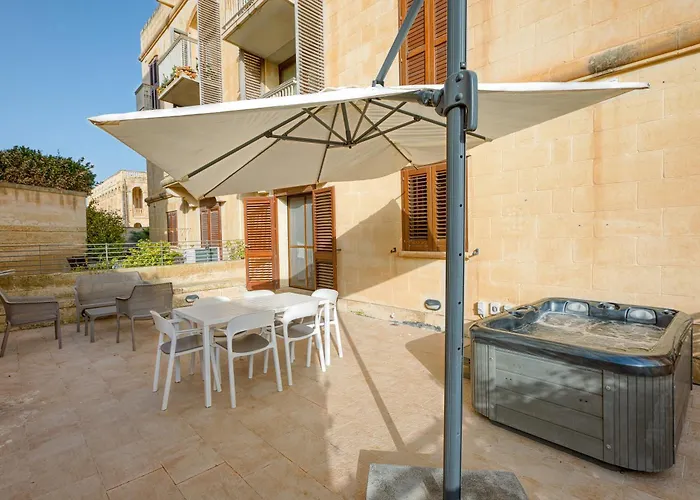 Luxury Stay With Jacuzzi, Bbq And Huge Pool