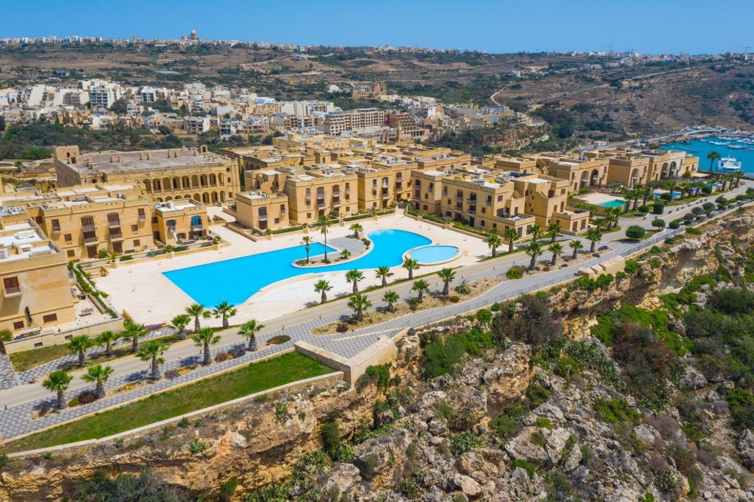 Luxury With Jacuzzi, Bbq And Huge Pool Appartement *