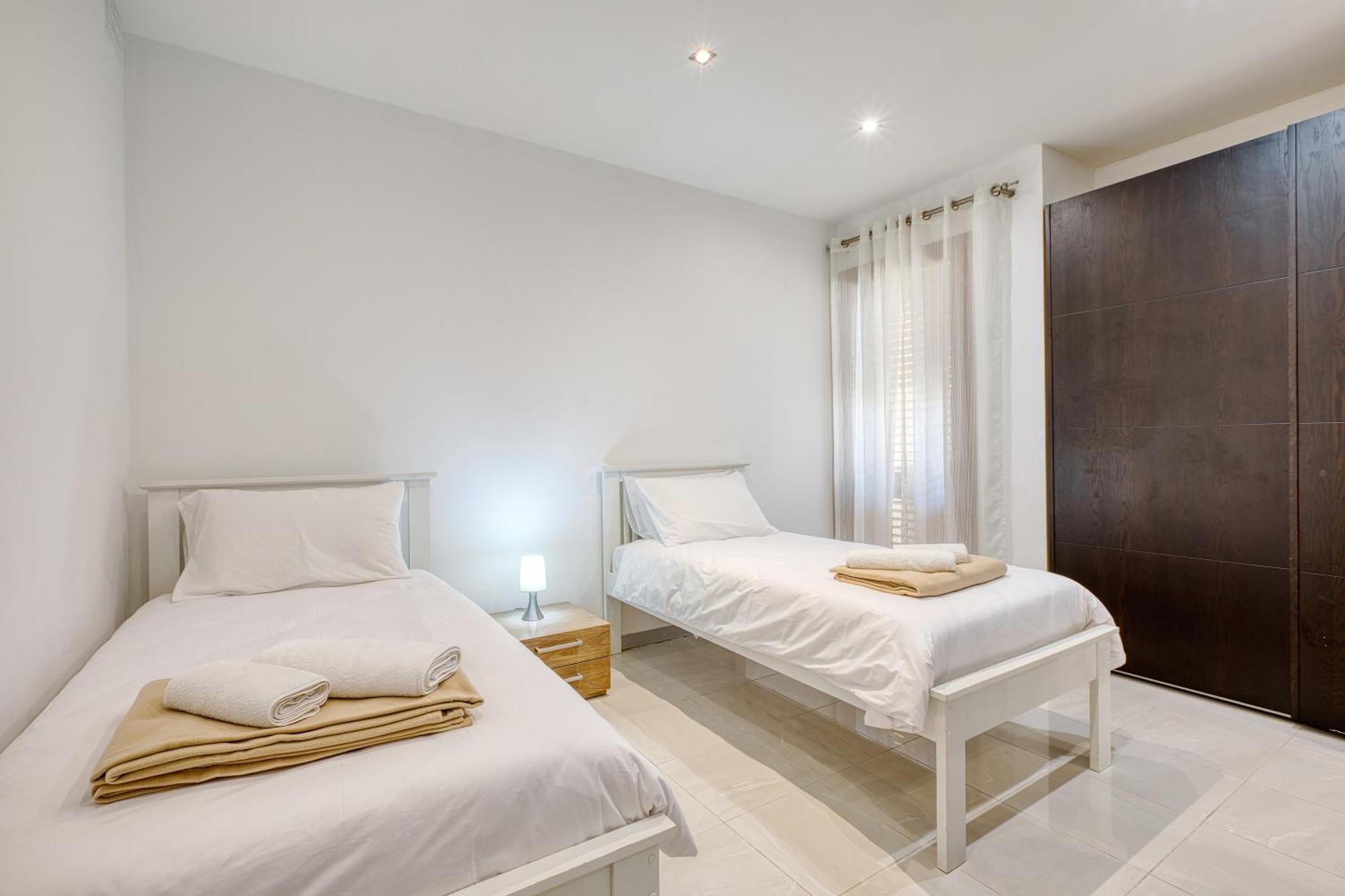 Luxury With Jacuzzi, Bbq And Huge Pool Appartement *